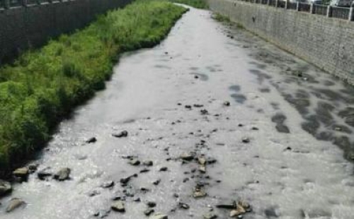 吉林一縣再現(xiàn)“牛奶河” 環(huán)保部門介入調(diào)查