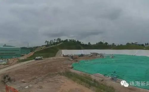 珠海垃圾填埋場滲濾液調節(jié)池浮蓋膜更換工程穩(wěn)步推進
